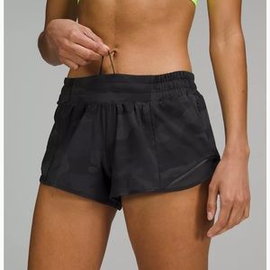 Hotty hot camo shorts 2.5 inch